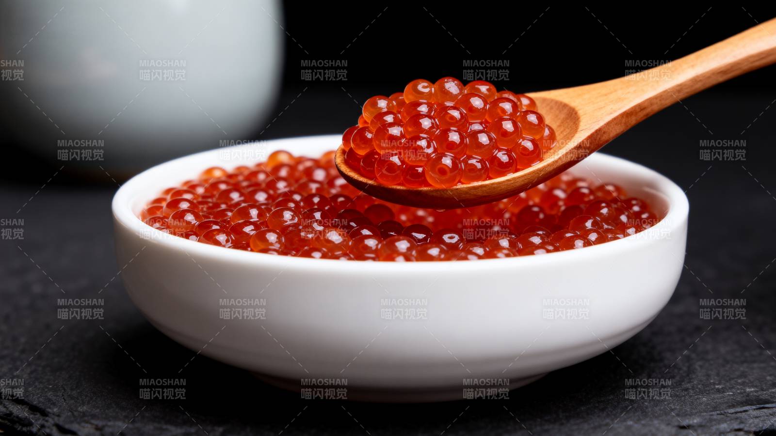 红鱼子酱特写图片