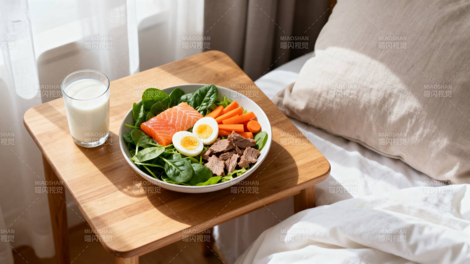 早餐盘与牛奶图片