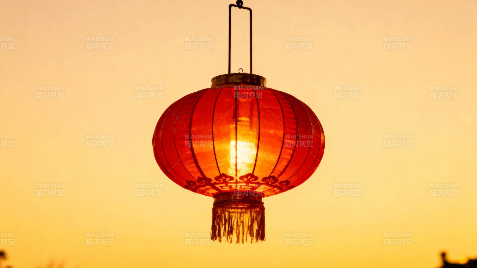 红灯笼映夕阳图片