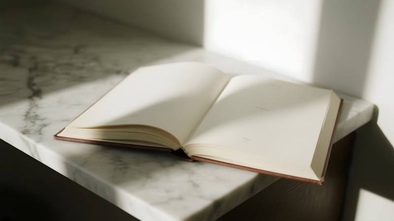 书页静享阳光图片