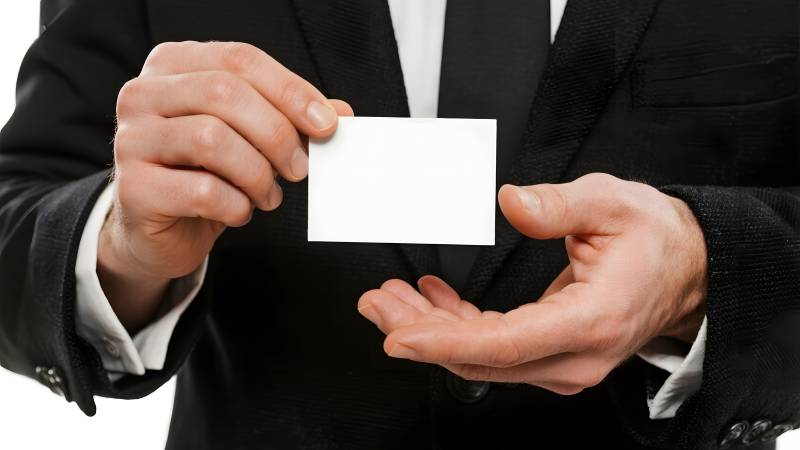 递名片的商务人士图片