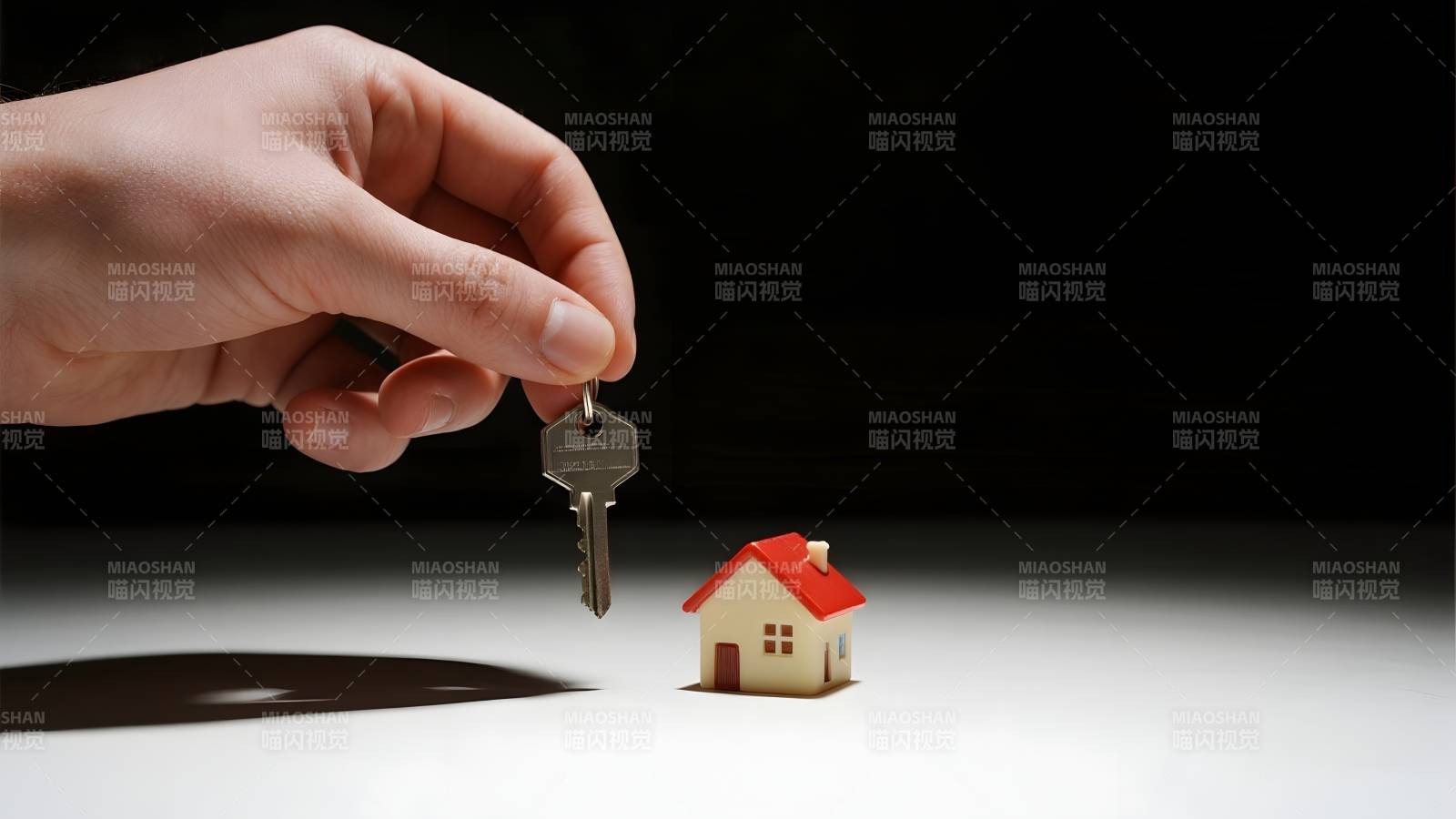 钥匙与小屋图片