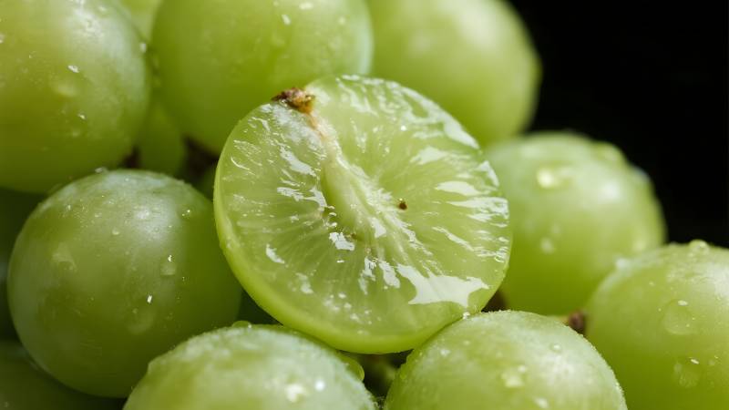 青葡萄特写图片