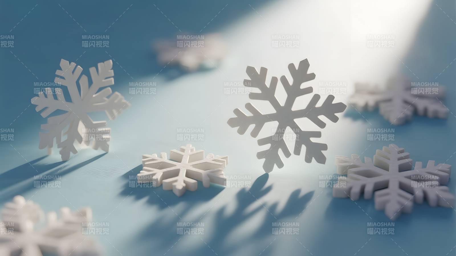 雪花静谧蓝光中图片