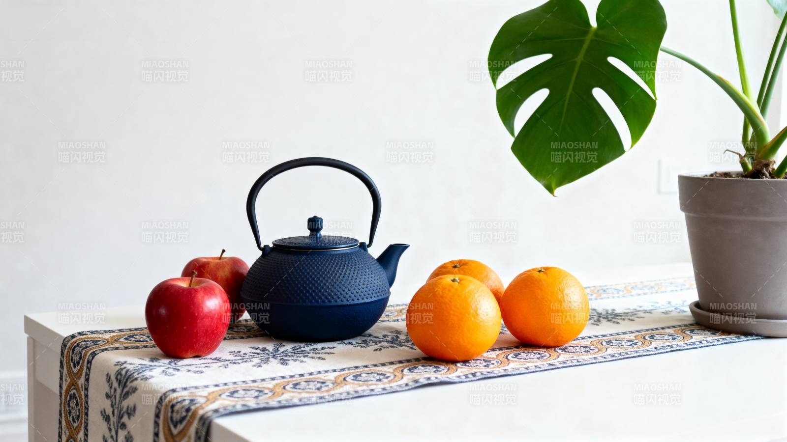 茶壶水果与绿植图片