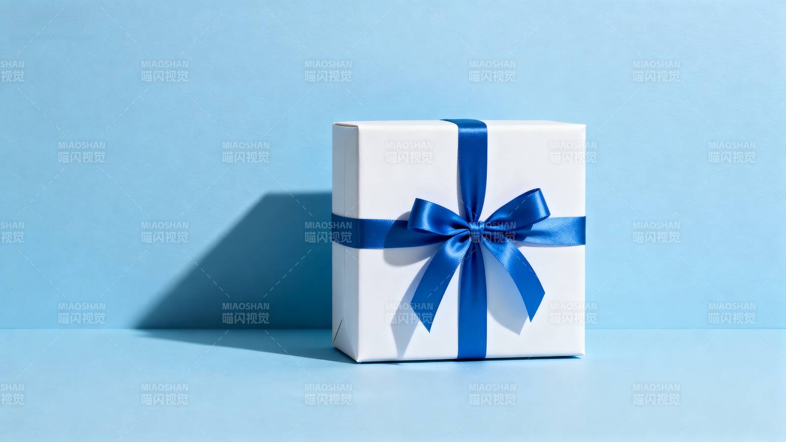 蓝丝带礼盒图片