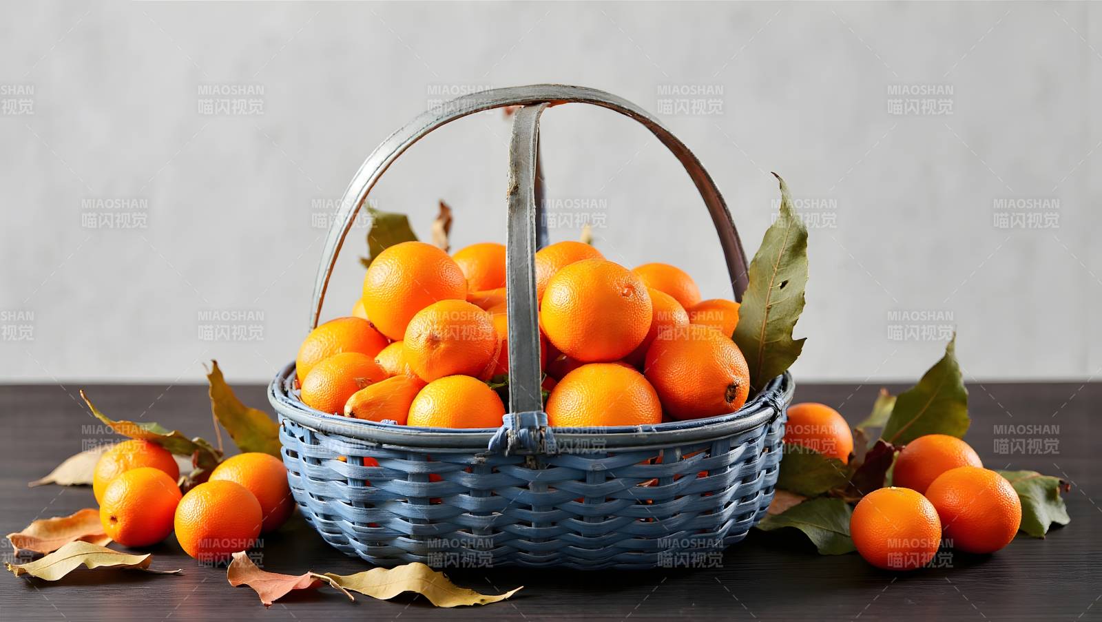 篮中金桔秋意浓图片