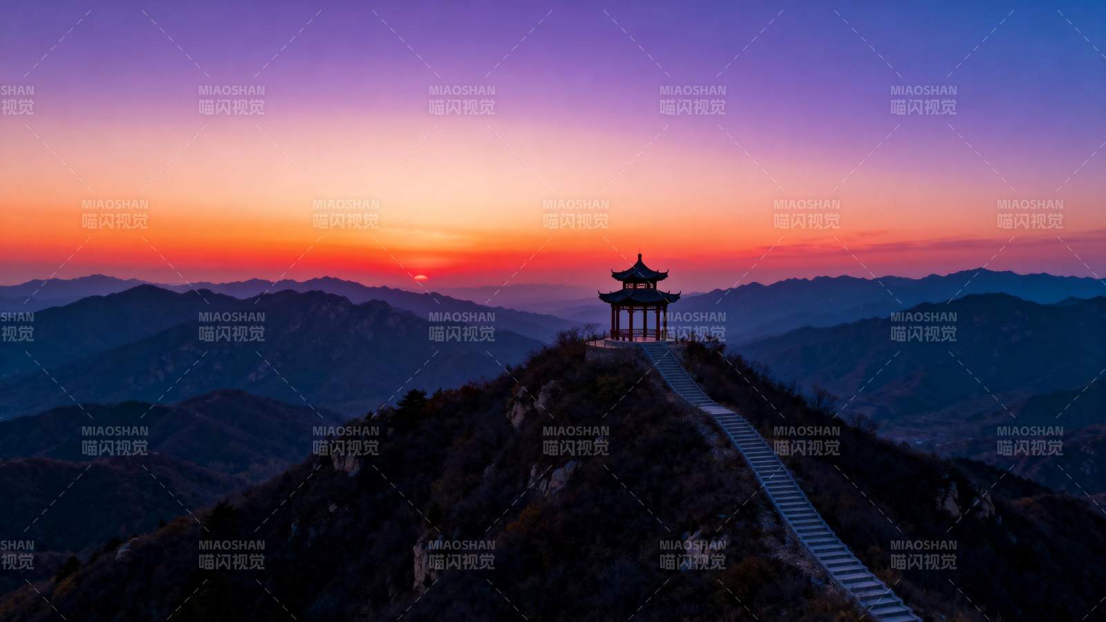 山巅亭阁日落图图片