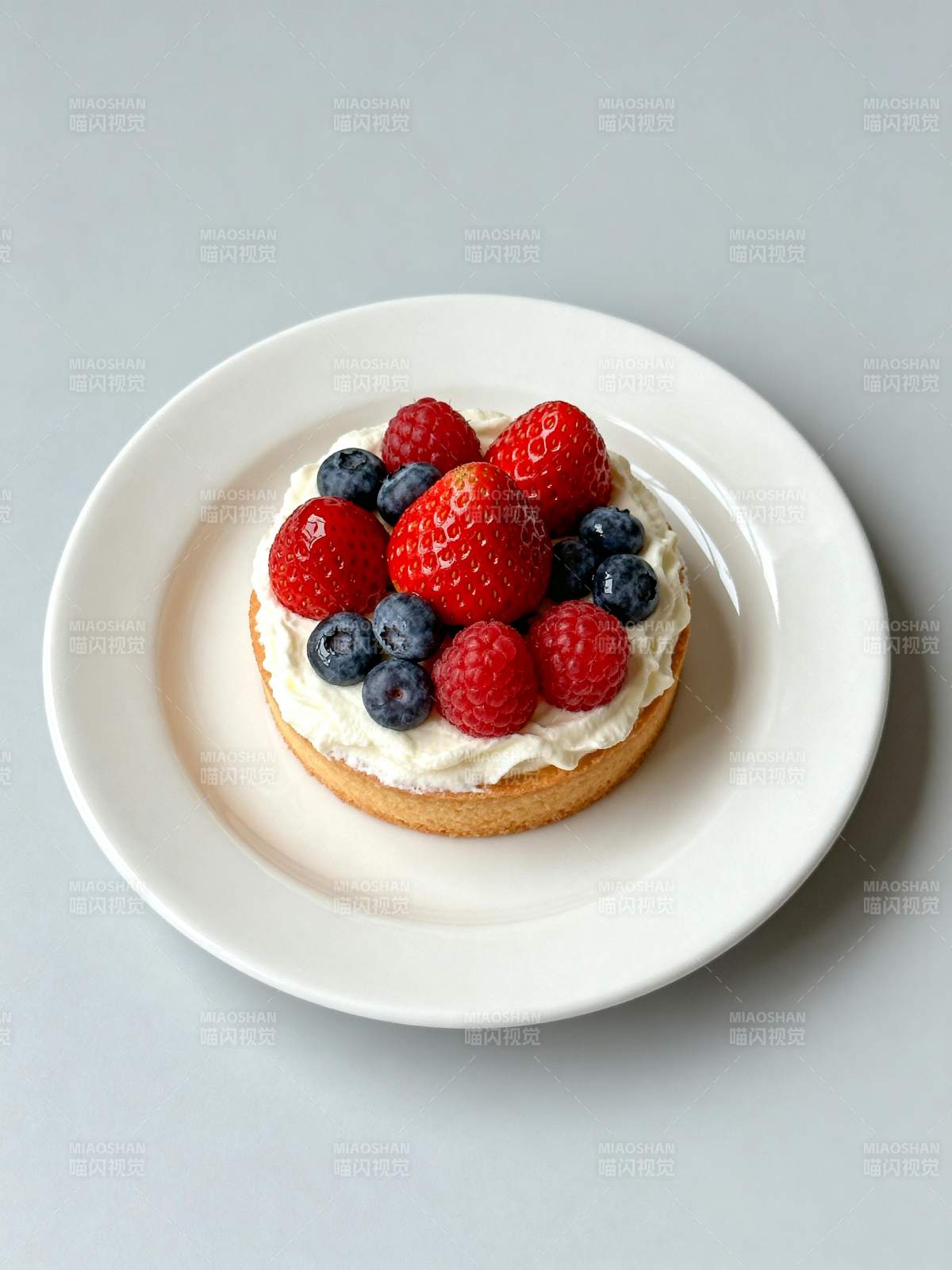 水果奶油小蛋糕图片