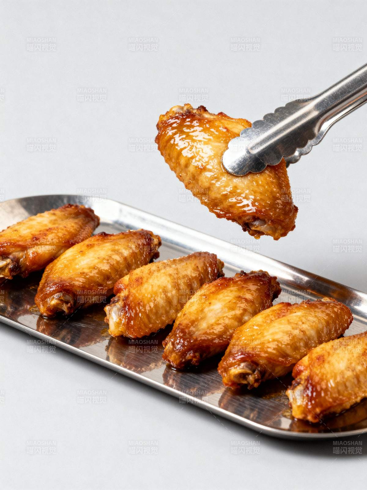 烤鸡翅特写图片