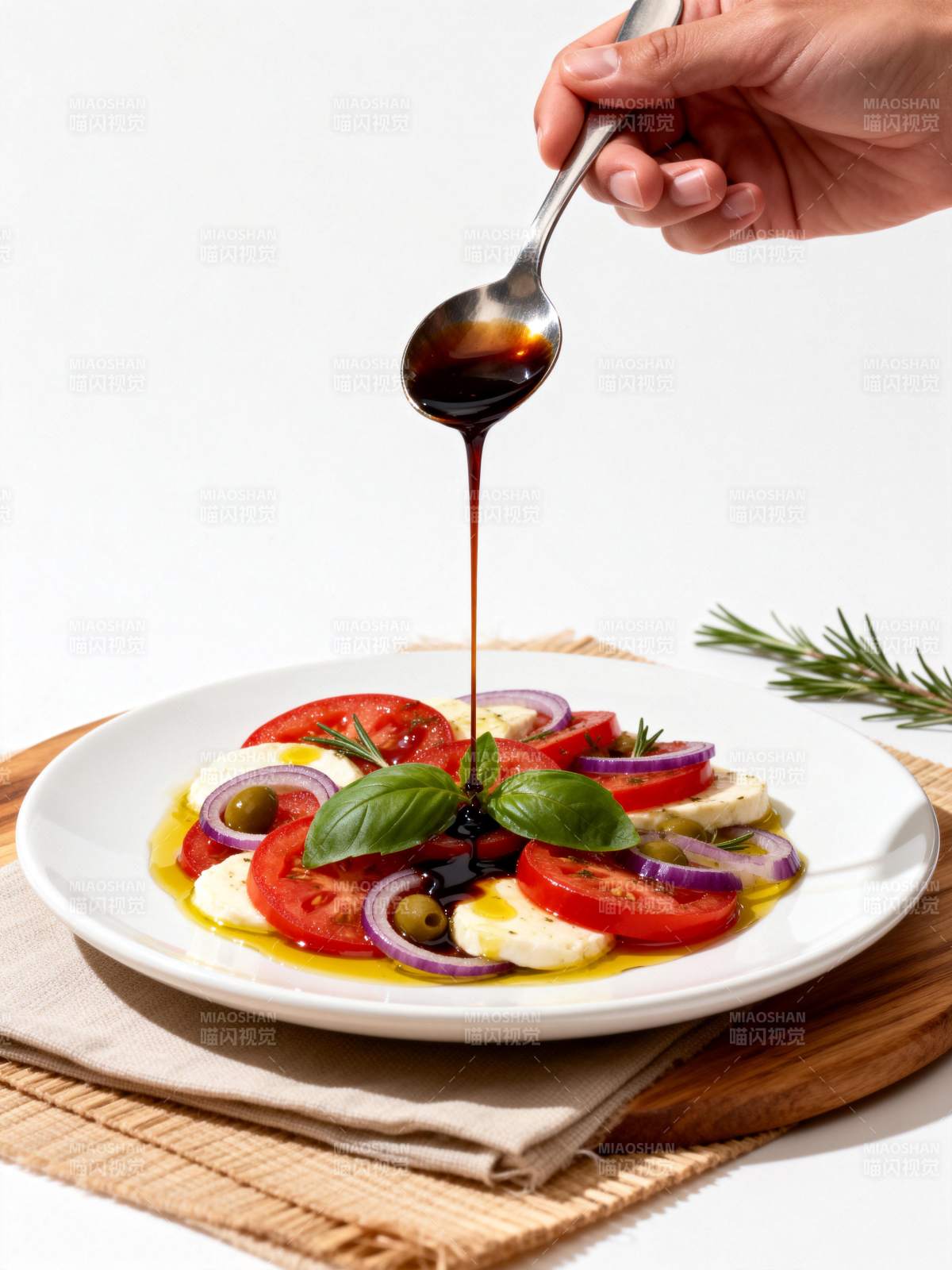 橄榄油淋意式沙拉图片