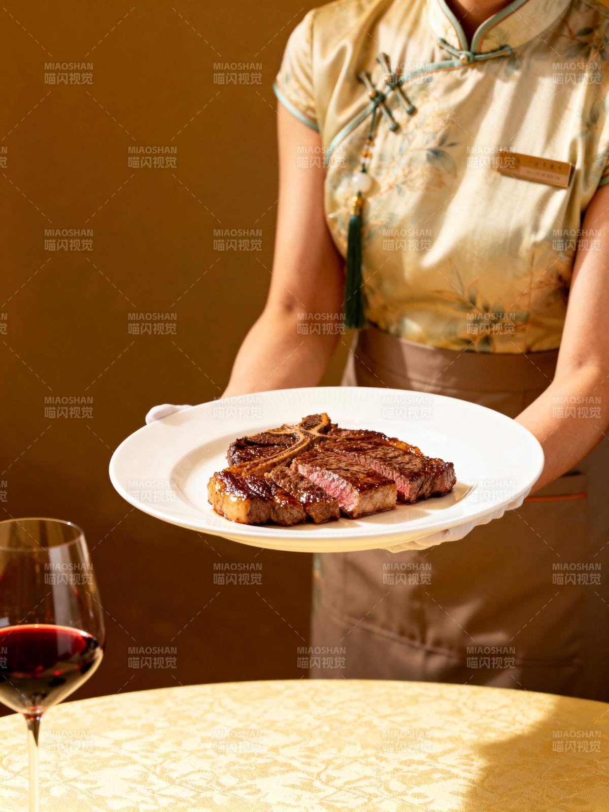 精致牛排 优雅呈现图片