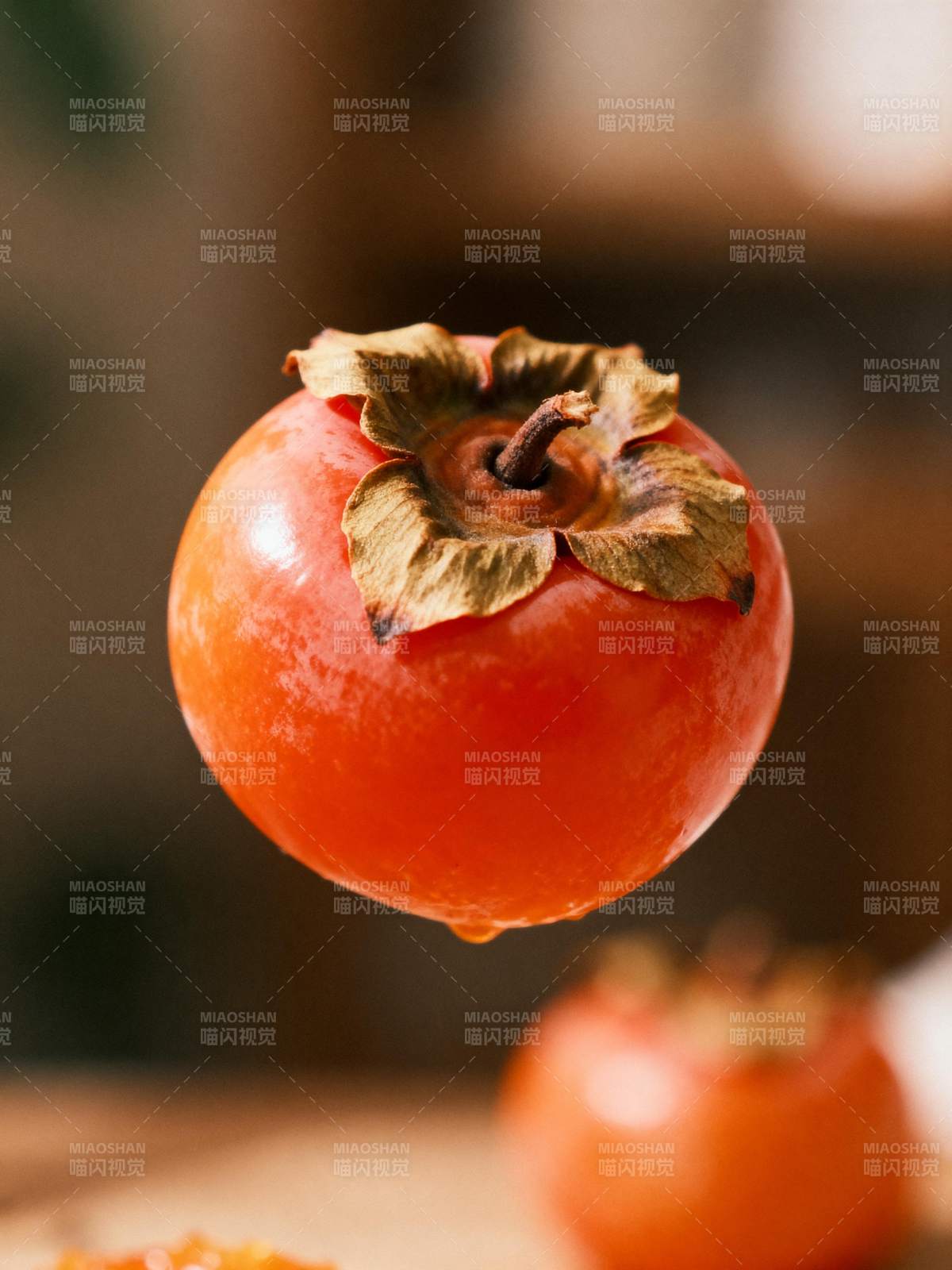 柿子悬空 秋意浓图片