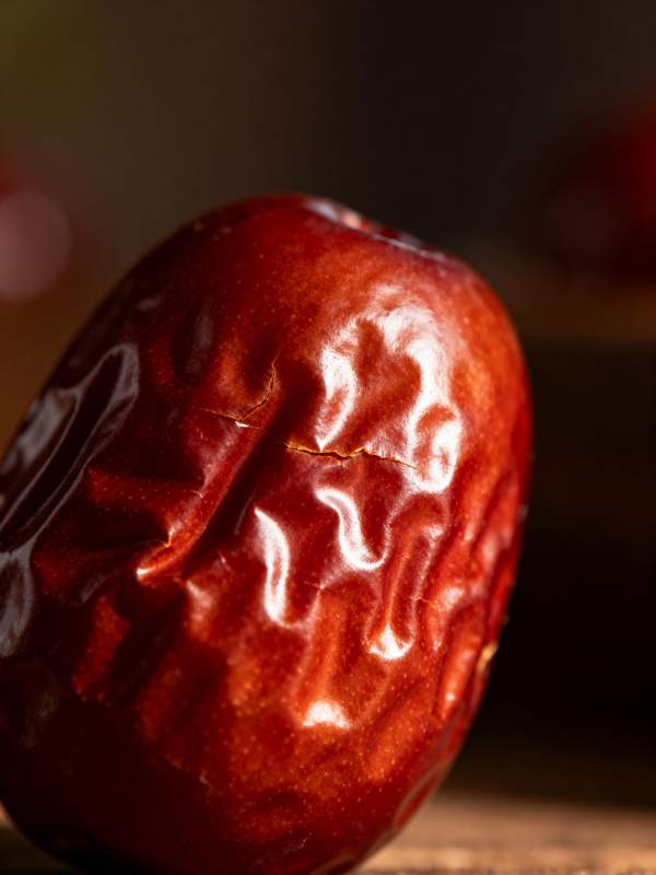 红润饱满的红枣图片