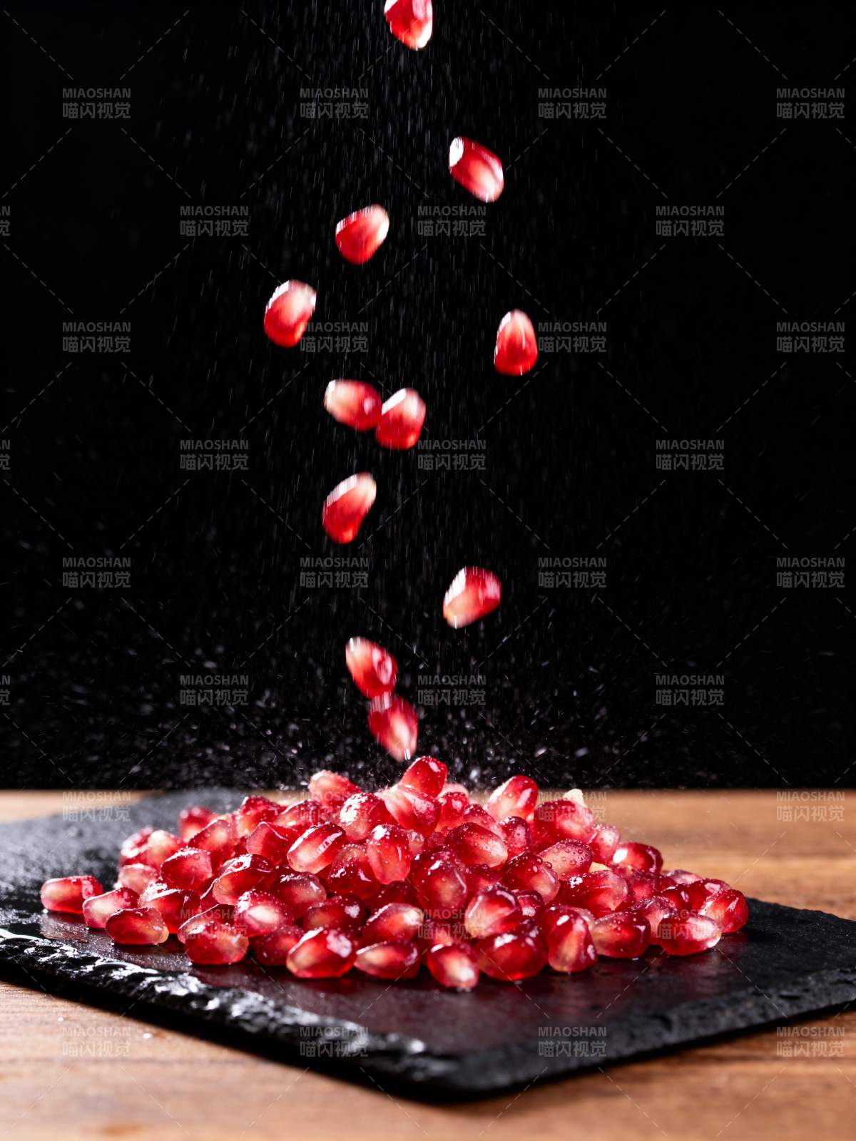 石榴籽飞溅瞬间图片