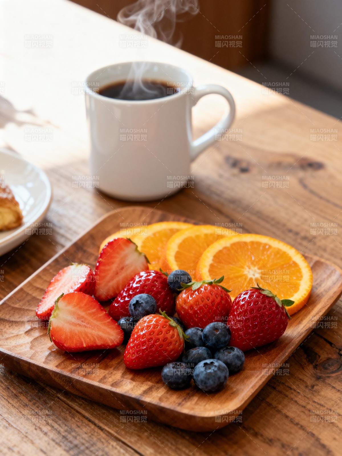 水果拼盘配热咖啡图片