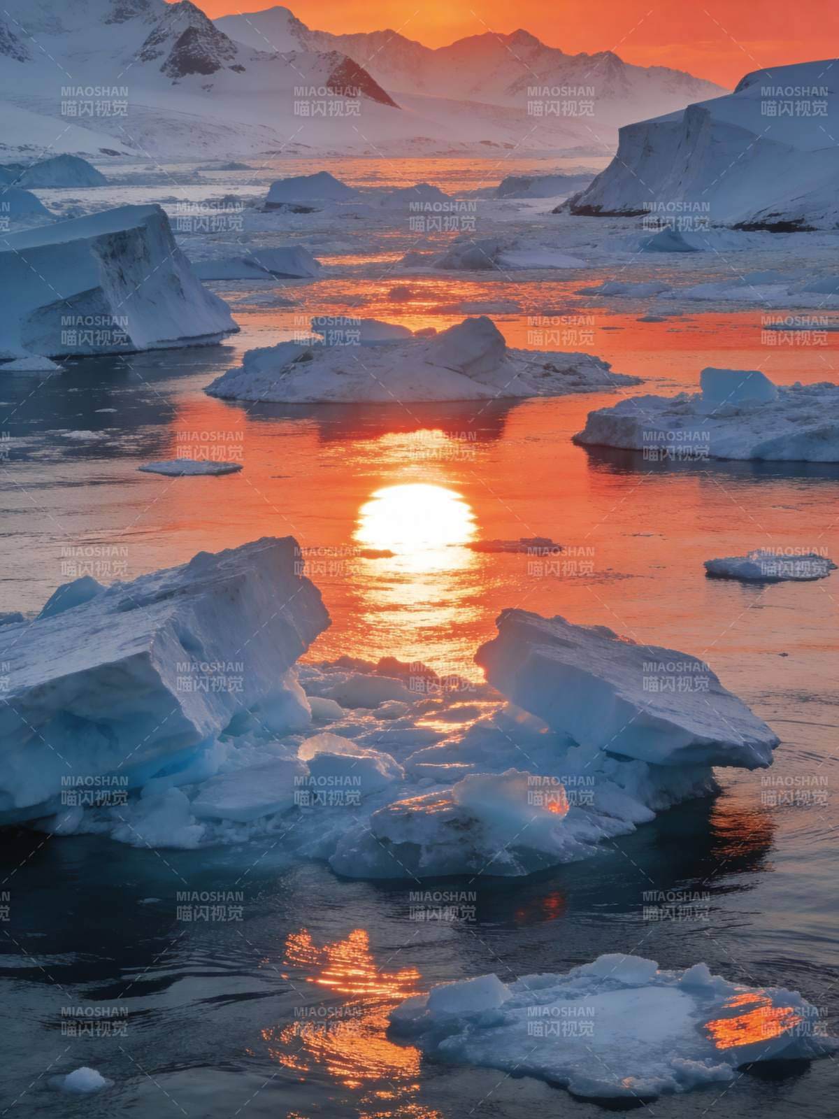 极地日落冰海图片