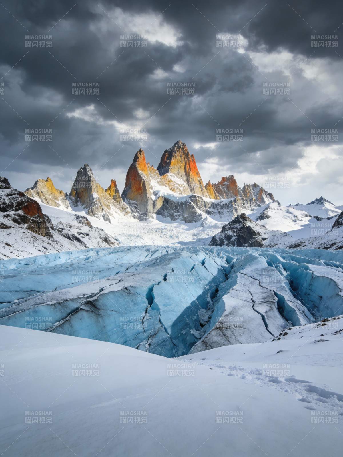 雪山冰川奇景图片