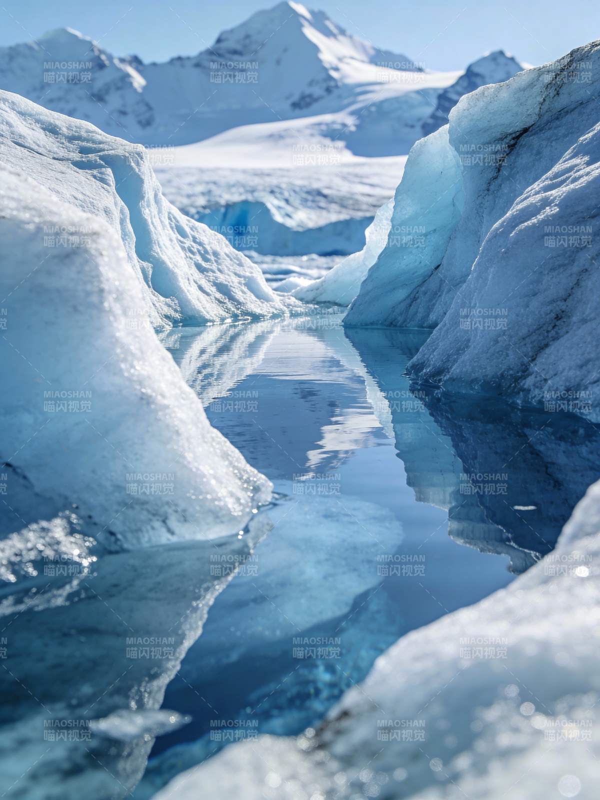 冰川镜湖图片
