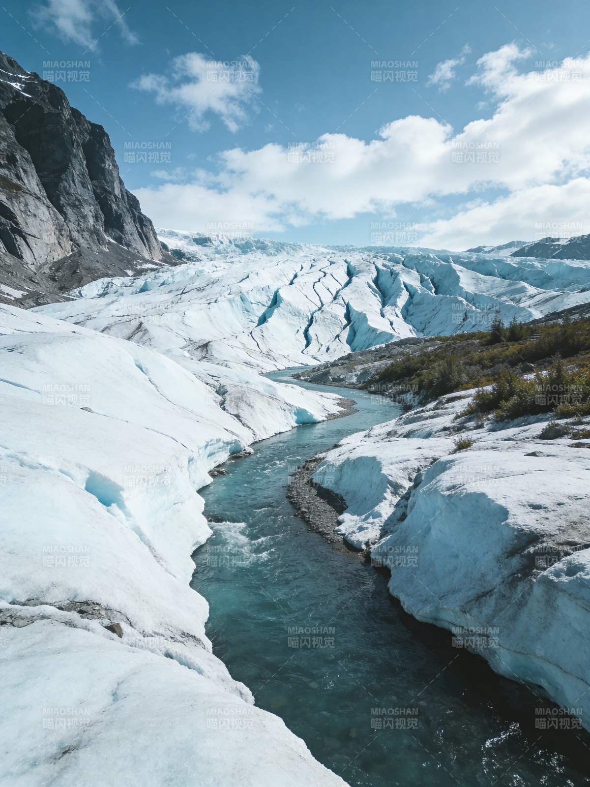 冰川溪流图片