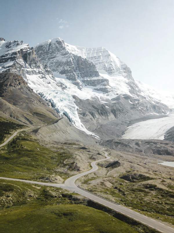 雪山公路风光图片