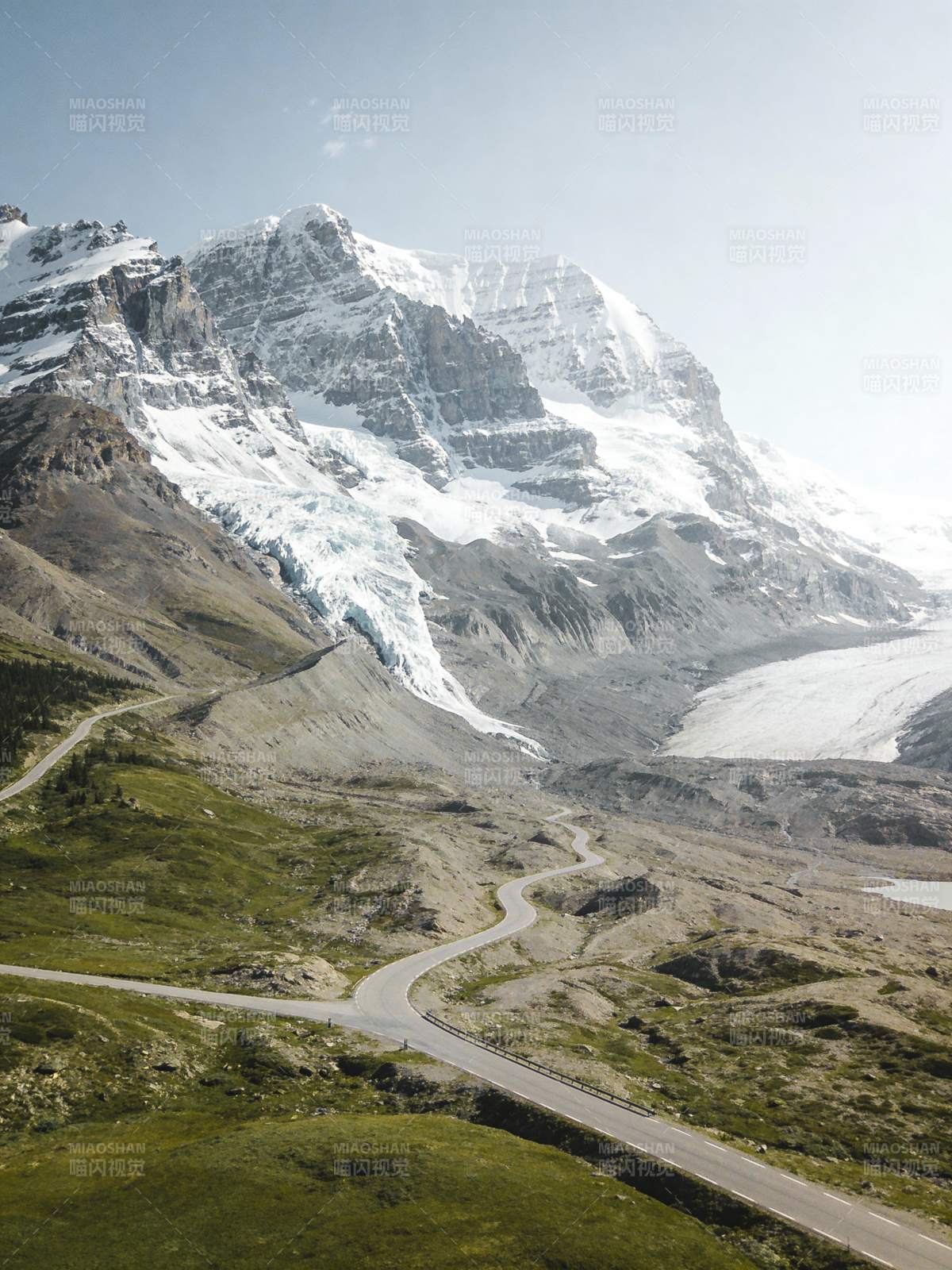 雪山公路风光图片