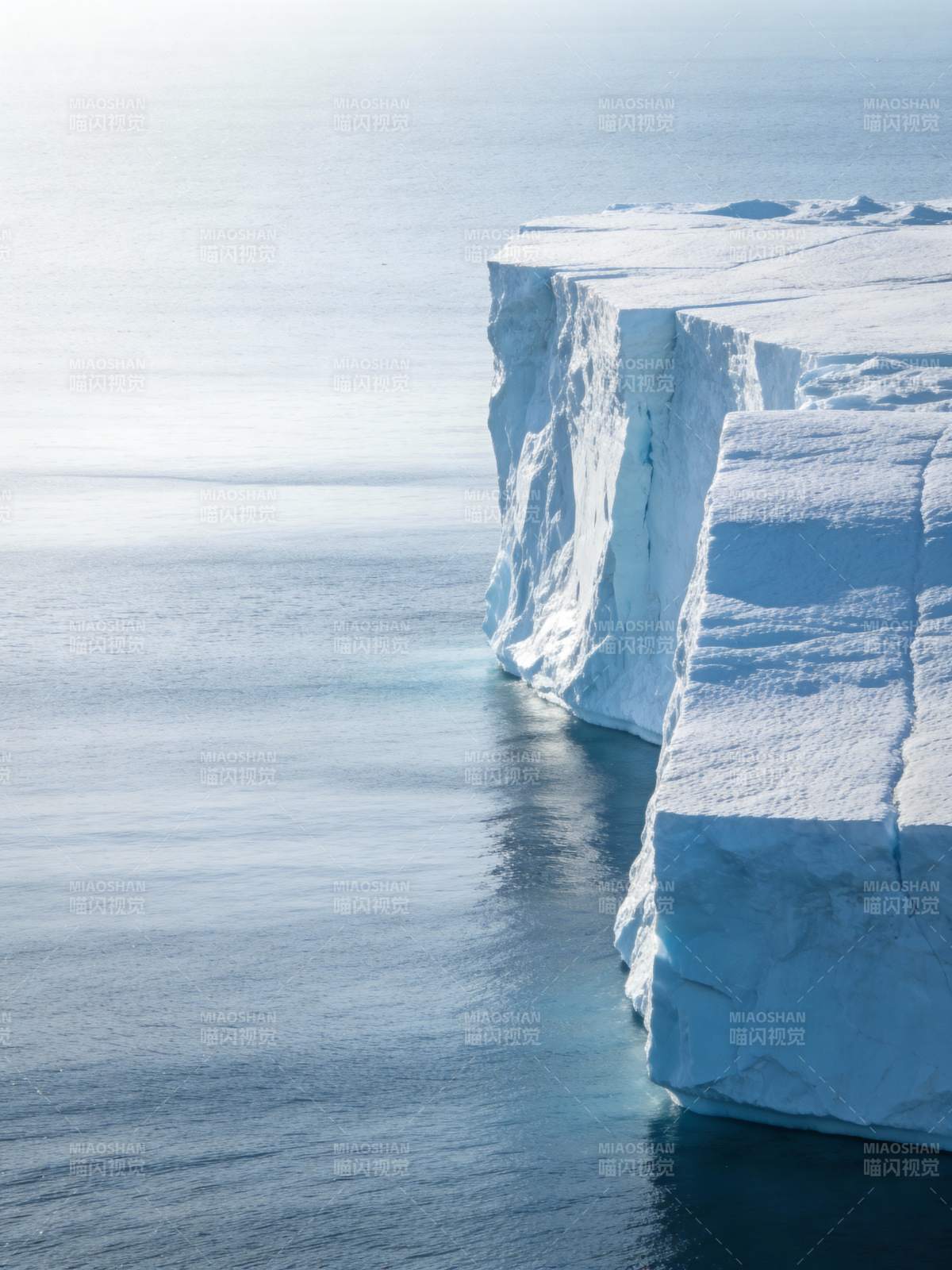 冰崖映海图片