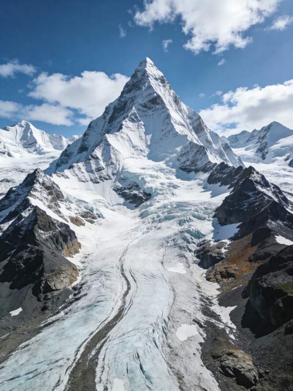 雪山冰川壮丽景色图片