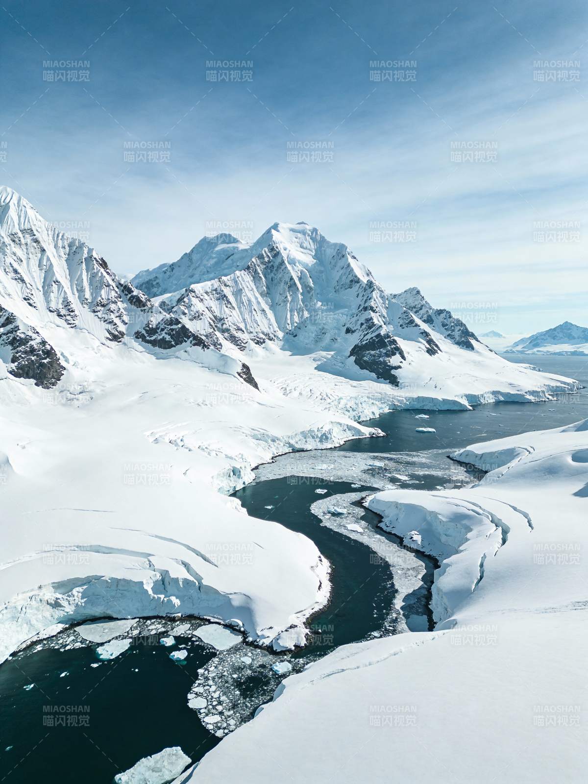 冰雪山脉与冰川河流图片