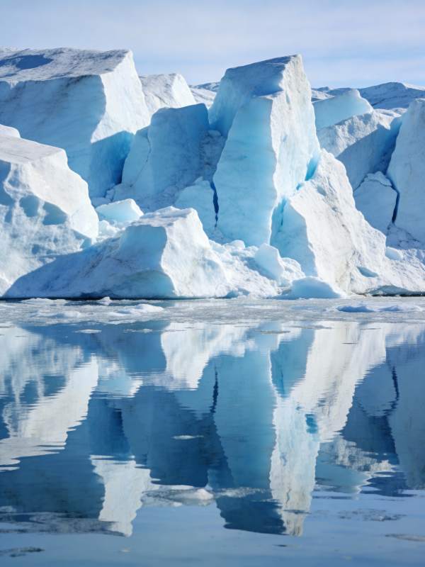 冰川倒影 静谧之美图片