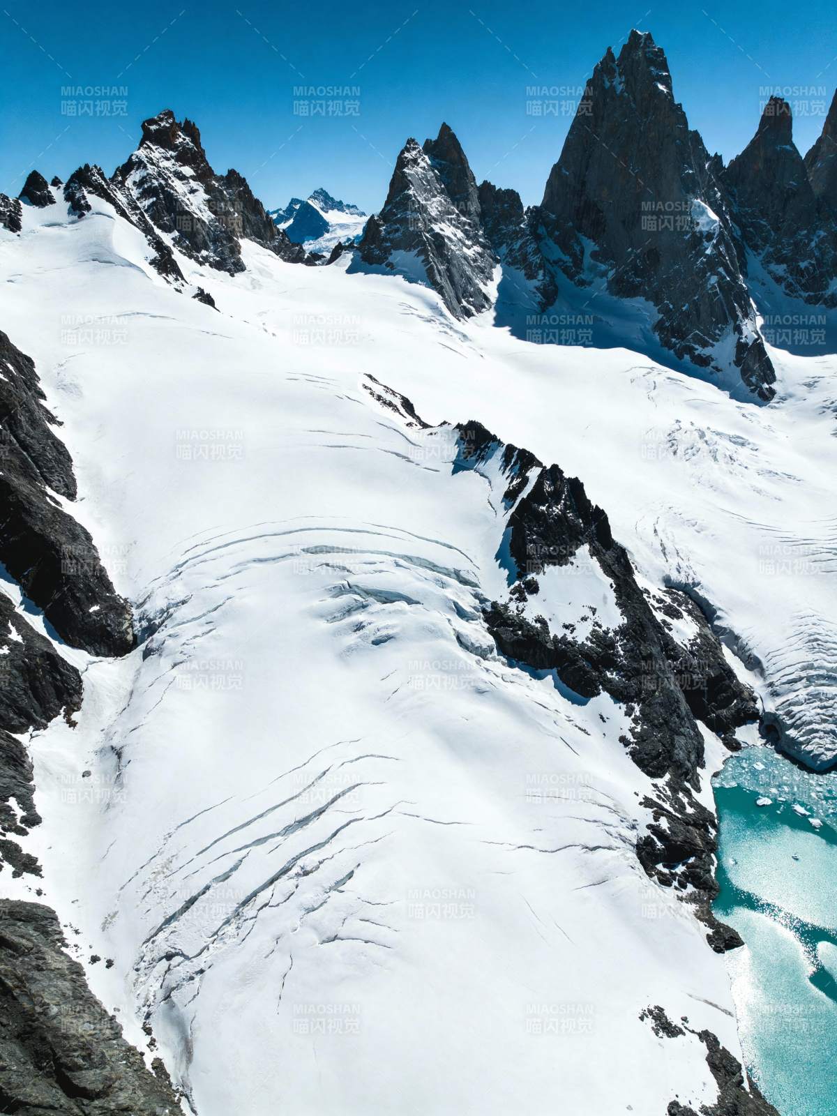 雪山冰川奇景图片