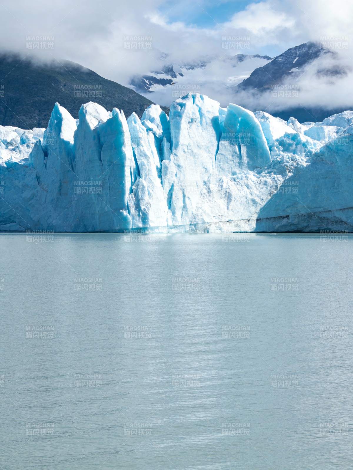冰川湖景图片