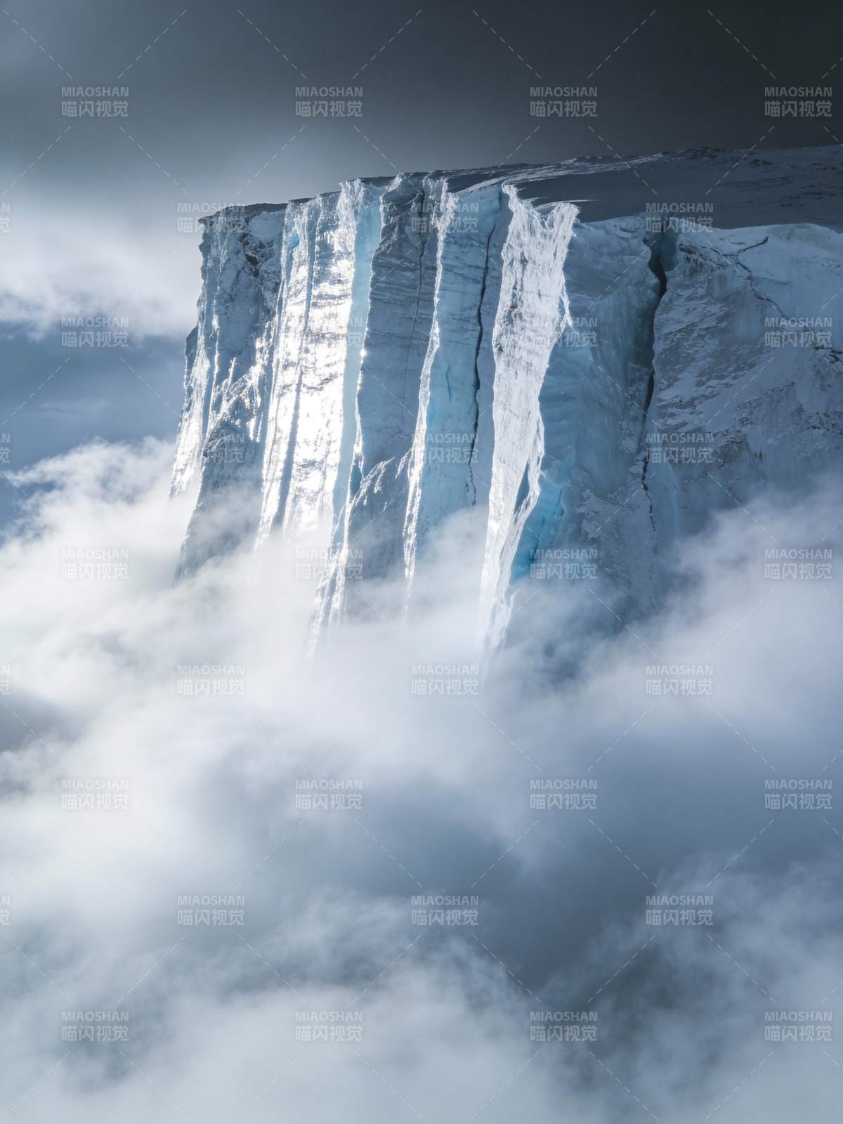 冰崖云海图片
