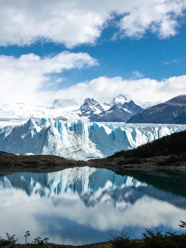 冰川倒影湖光山色图片
