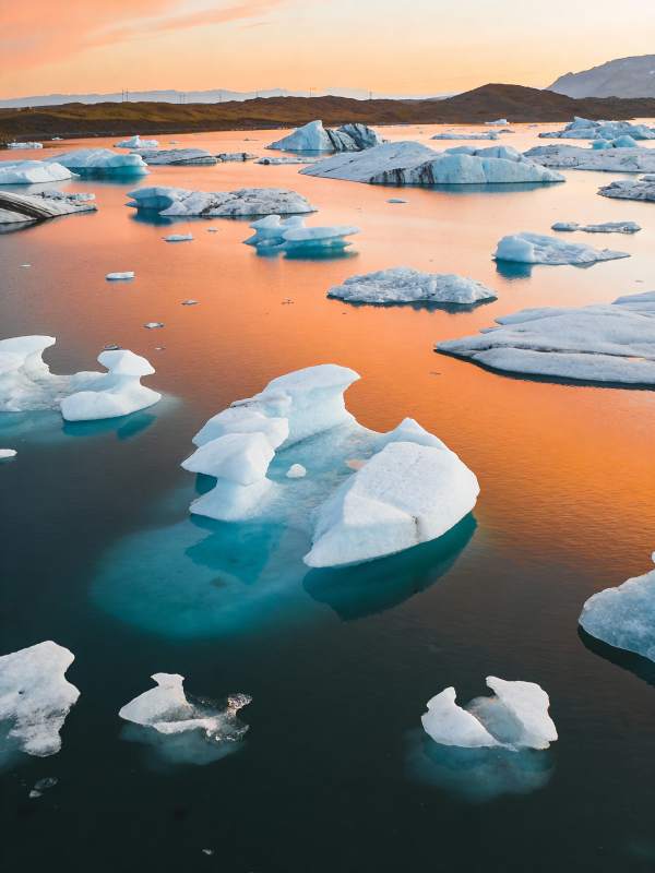 冰川湖日落图片