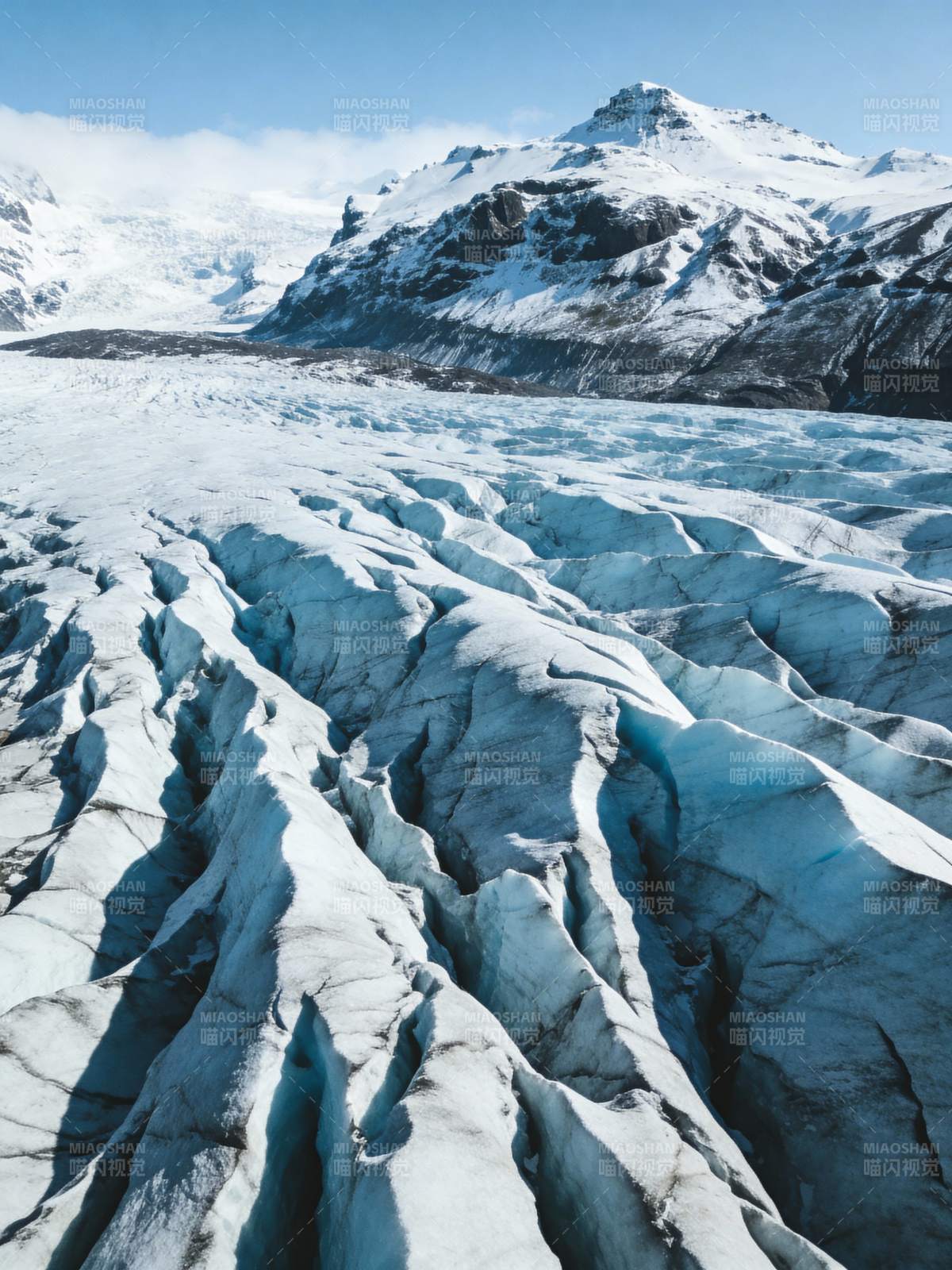 冰川裂谷 雪山巍峨图片