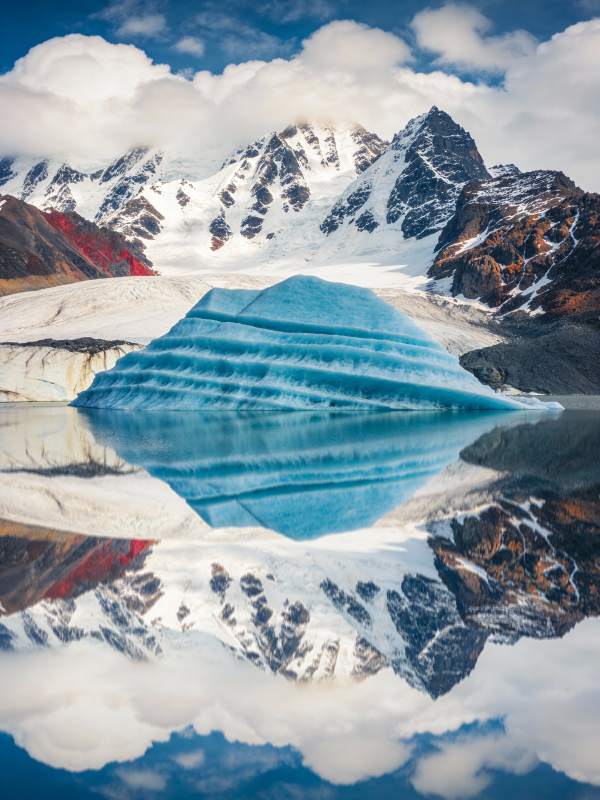 冰川倒影山湖图片