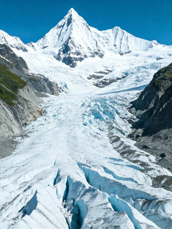 雪山冰川壮丽景色图片