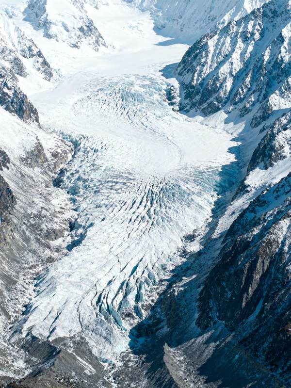 冰川峡谷壮丽景色图片