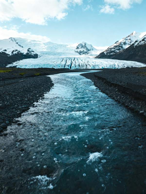 冰川溪流图片