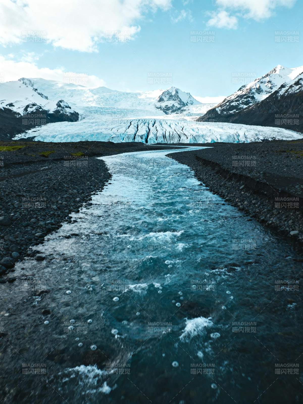 冰川溪流图片