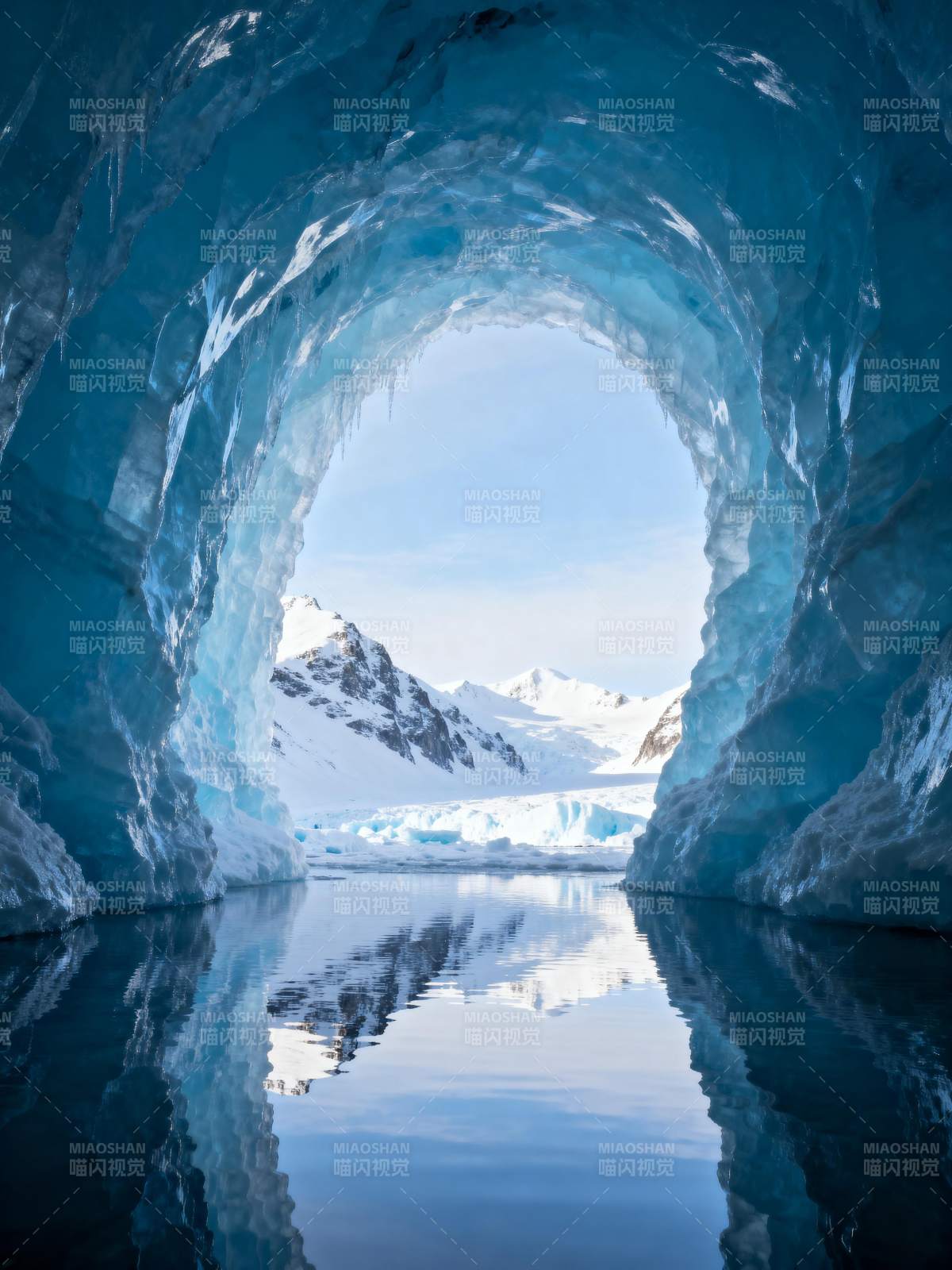 冰洞奇景图片