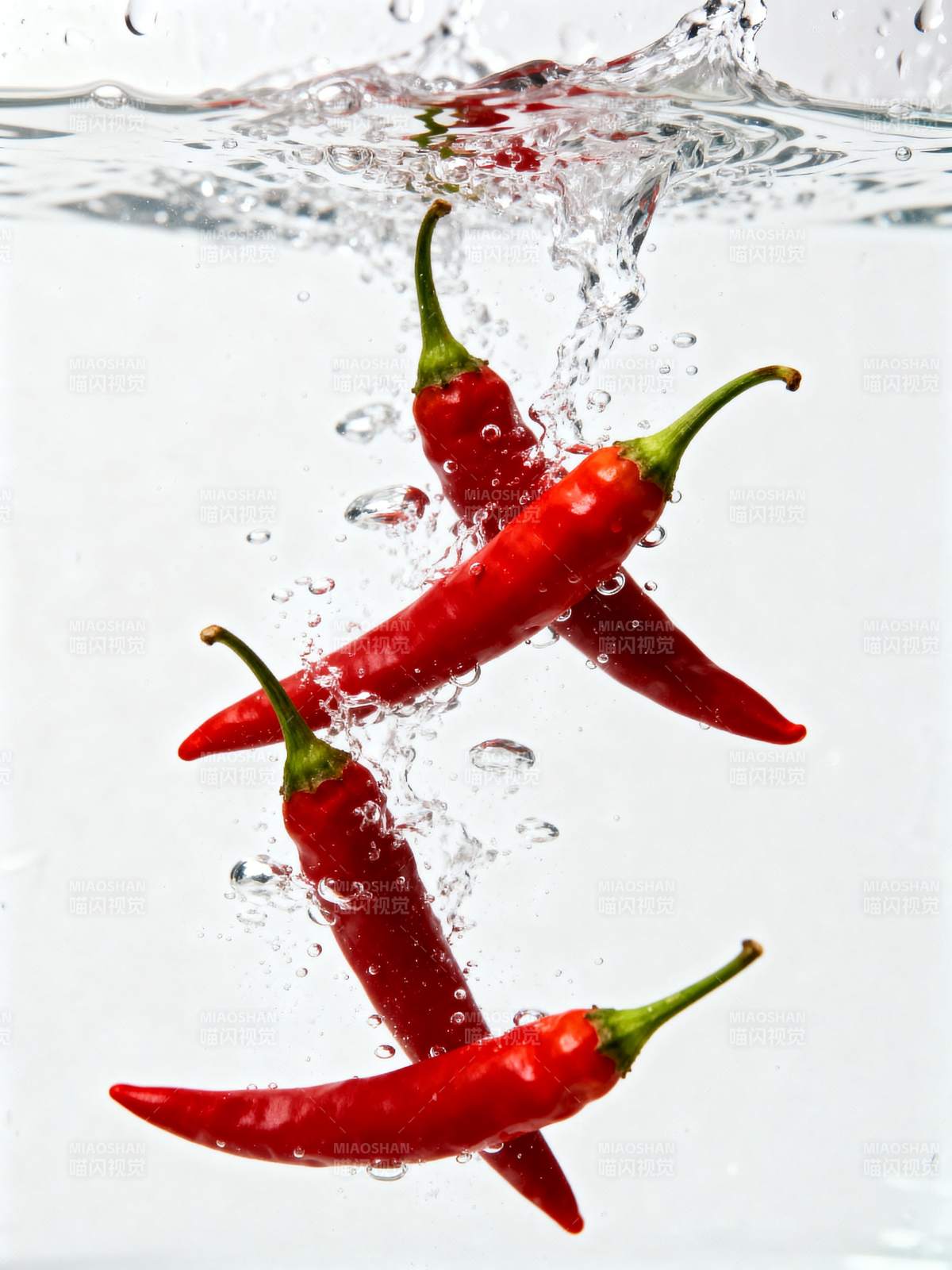 红椒入水瞬间图片