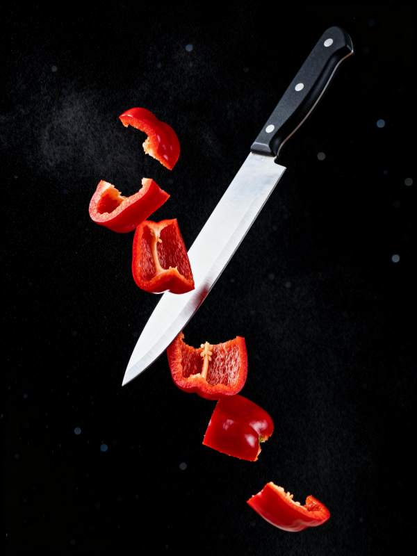 刀切红椒飞溅瞬间图片