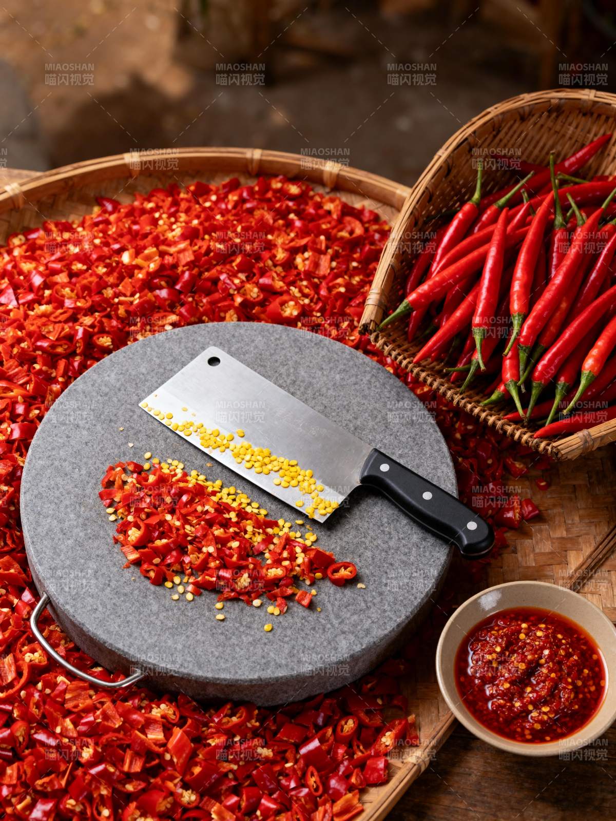 辣椒切碎制作中图片