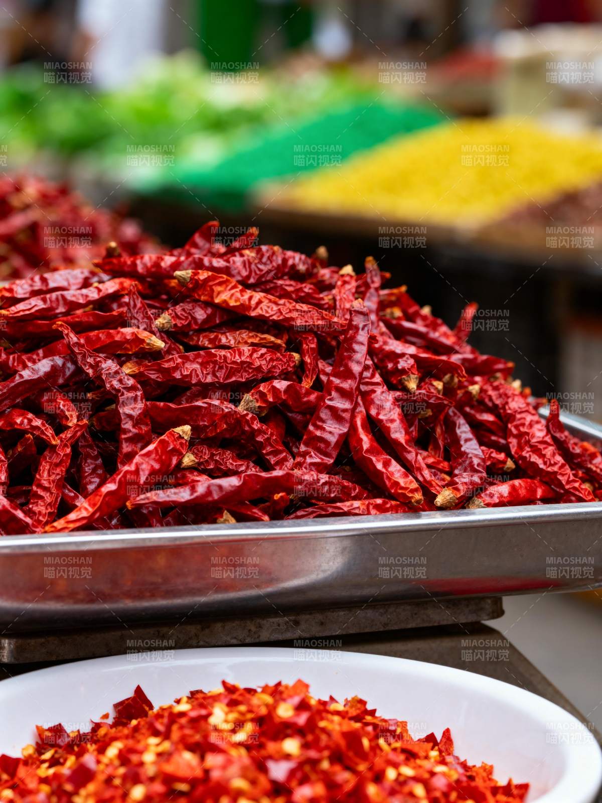 红辣椒堆满盘图片