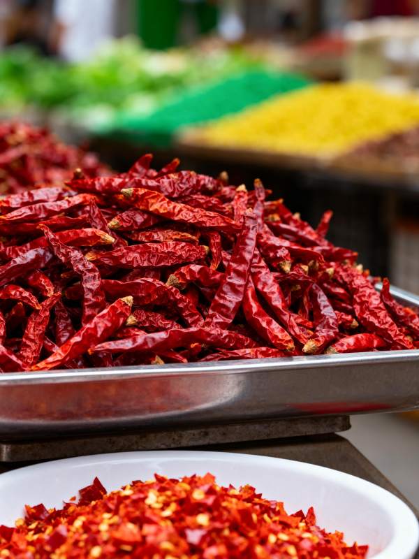 红辣椒堆满盘图片