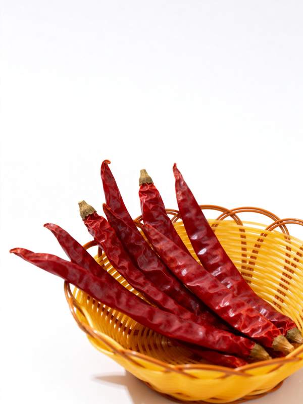 红辣椒在篮中图片