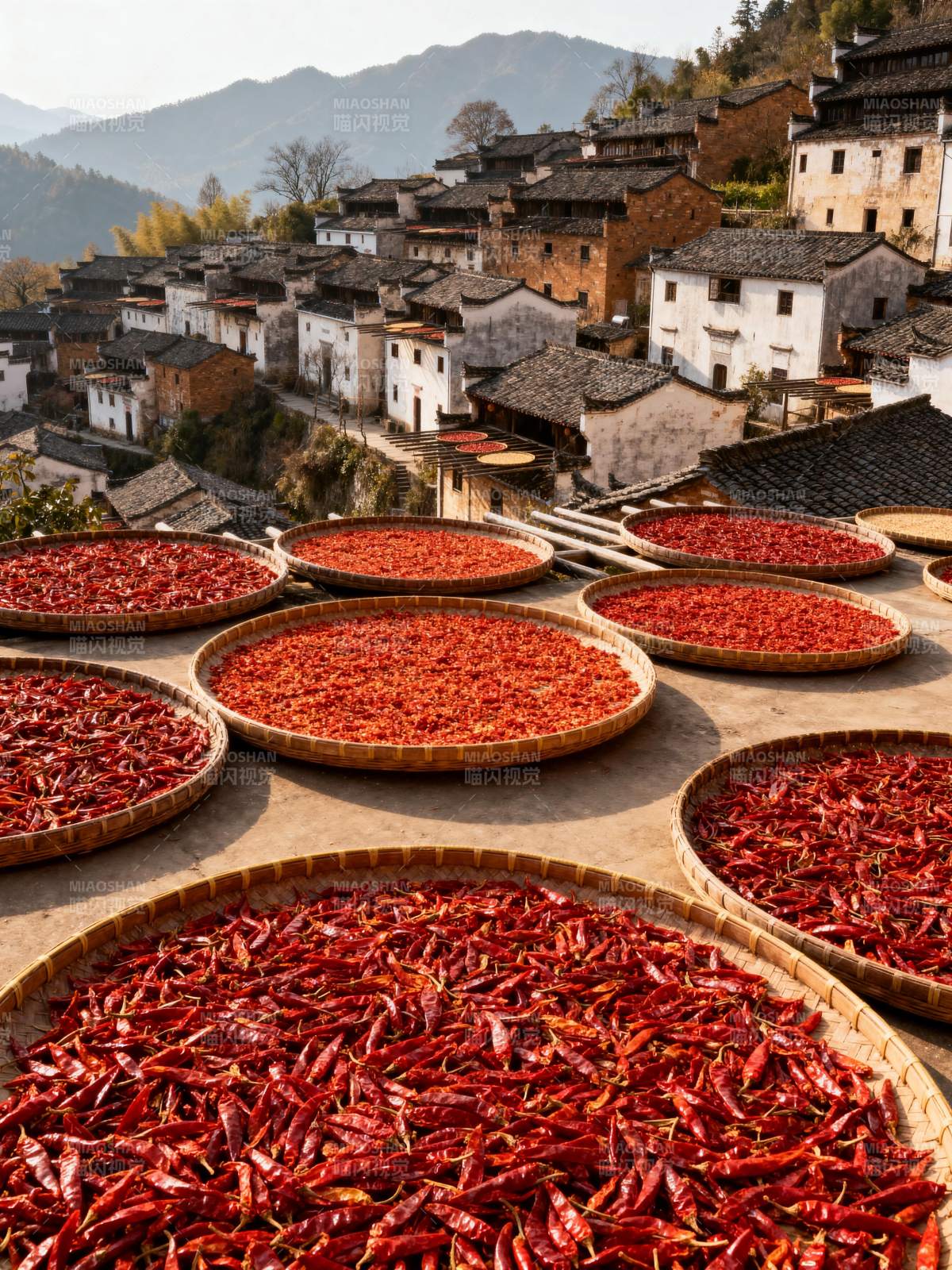 晒辣椒的古村落图片