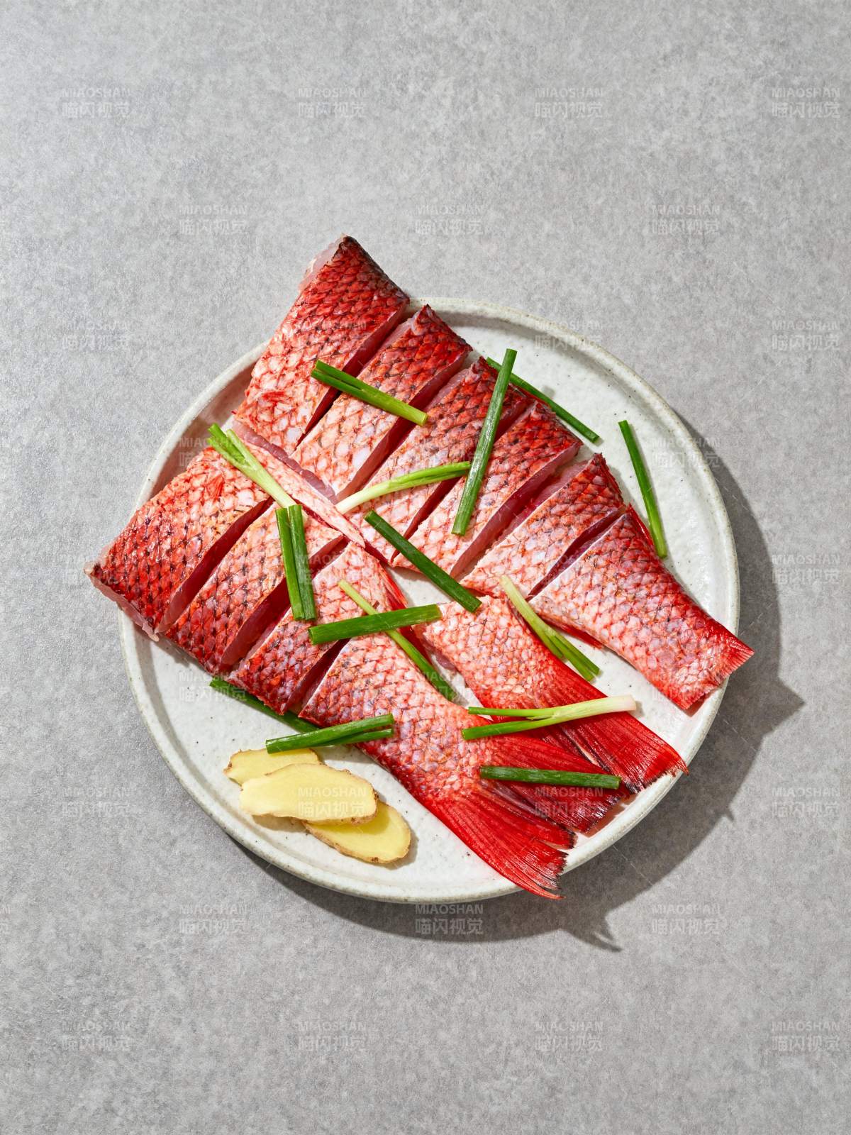 红鱼片配姜葱图片